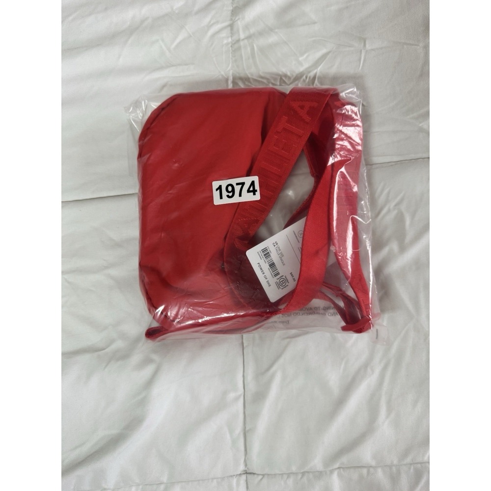 New Athleta All About Small Crossbody Bag Travel Red Water Resist Zip $59 - Picture 6 of 6